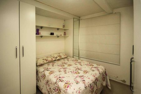 Casa à venda com 90m², 2 quartos e 2 vagas Casa à venda com 90m², 2 quartos e 2 vagasSuite