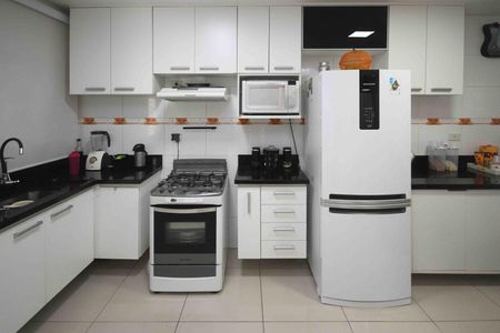 Casa à venda com 90m², 2 quartos e 2 vagas Casa à venda com 90m², 2 quartos e 2 vagasCozinha