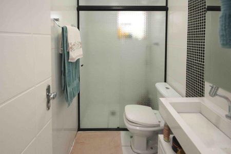 Casa à venda com 90m², 2 quartos e 2 vagas Casa à venda com 90m², 2 quartos e 2 vagasBanheiro da Suite