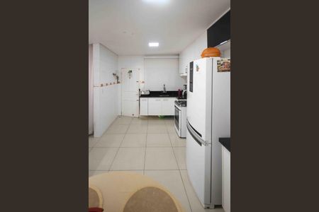 Casa à venda com 90m², 2 quartos e 2 vagas Casa à venda com 90m², 2 quartos e 2 vagasCozinha