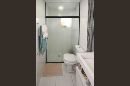 Casa à venda com 90m², 2 quartos e 2 vagas Casa à venda com 90m², 2 quartos e 2 vagasBanheiro da Suite