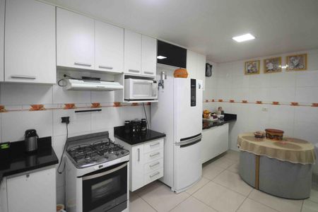 Casa à venda com 90m², 2 quartos e 2 vagas Casa à venda com 90m², 2 quartos e 2 vagasCozinha