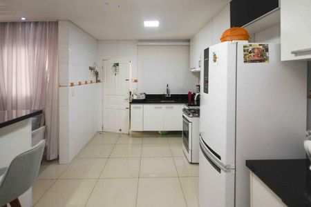 Casa à venda com 90m², 2 quartos e 2 vagas Casa à venda com 90m², 2 quartos e 2 vagasCozinha