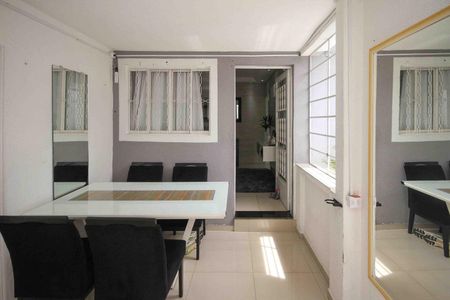 Casa à venda com 90m², 2 quartos e 2 vagas Casa à venda com 90m², 2 quartos e 2 vagasSala de Jantar