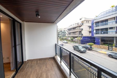 Apartamento à venda com 120m², 3 quartos e 2 vagas Apartamento à venda com 120m², 3 quartos e 2 vagasVaranda