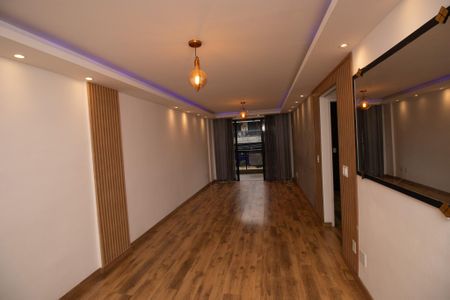 Apartamento à venda com 120m², 3 quartos e 2 vagas Apartamento à venda com 120m², 3 quartos e 2 vagasSala