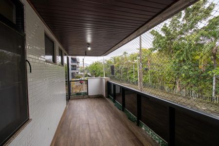 Apartamento à venda com 120m², 3 quartos e 2 vagas Apartamento à venda com 120m², 3 quartos e 2 vagasVaranda