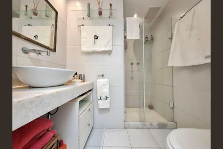 Apartamento à venda com 200m², 4 quartos e 1 vagaBanheiro 2