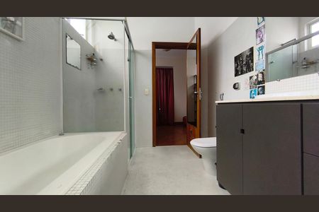 Casa à venda com 200m², 4 quartos e 2 vagasBanheiro da Suíte