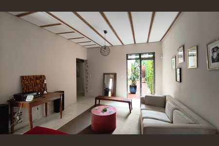 Sala  de casa à venda com 4 quartos, 200m² em Vila Mariana, São Paulo