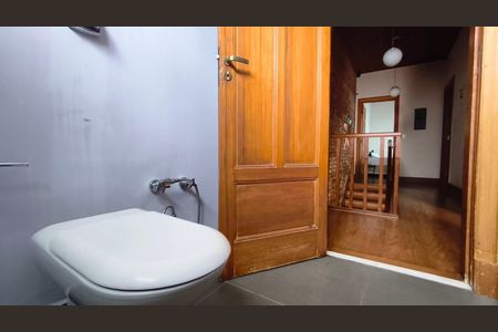 Casa à venda com 200m², 4 quartos e 2 vagasBanheiro