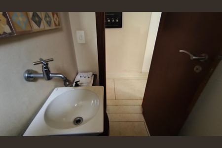 Casa à venda com 200m², 4 quartos e 2 vagasLavabo