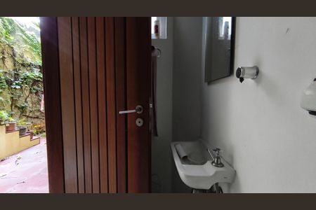 Casa à venda com 200m², 4 quartos e 2 vagasBanheiro de Serviço