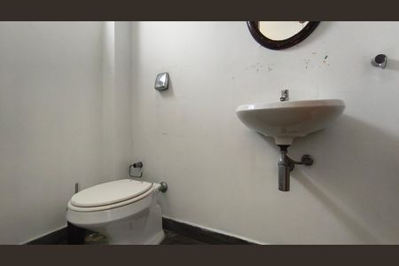 Casa à venda com 200m², 4 quartos e 2 vagasBanheiro da Edícula