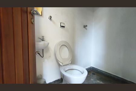 Casa à venda com 200m², 4 quartos e 2 vagasBanheiro de Serviço