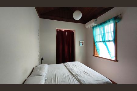 Casa à venda com 200m², 4 quartos e 2 vagasSuíte