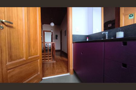 Casa à venda com 200m², 4 quartos e 2 vagasBanheiro