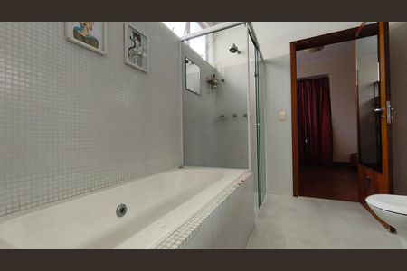 Casa à venda com 200m², 4 quartos e 2 vagasBanheiro da Suíte