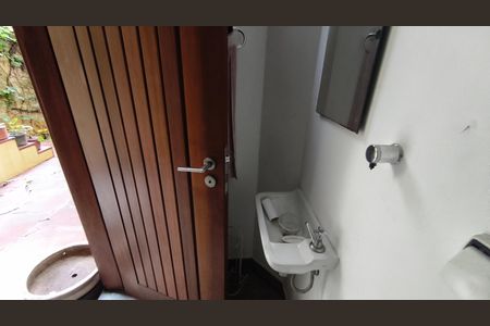 Casa à venda com 200m², 4 quartos e 2 vagasBanheiro de Serviço