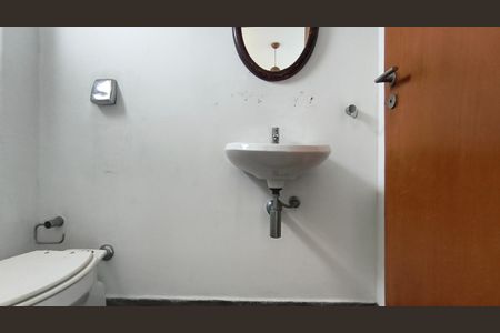 Casa à venda com 200m², 4 quartos e 2 vagasBanheiro da Edícula