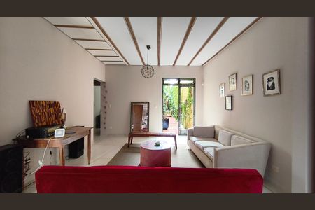 Casa à venda com 200m², 4 quartos e 2 vagasSala