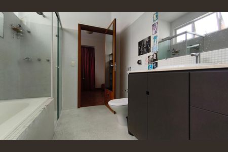 Casa à venda com 200m², 4 quartos e 2 vagasBanheiro da Suíte