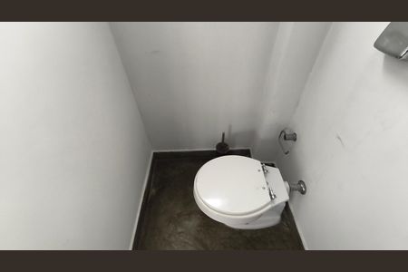 Casa à venda com 200m², 4 quartos e 2 vagasBanheiro da Edícula