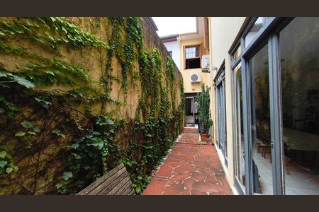 Casa à venda com 200m², 4 quartos e 2 vagasCorredor