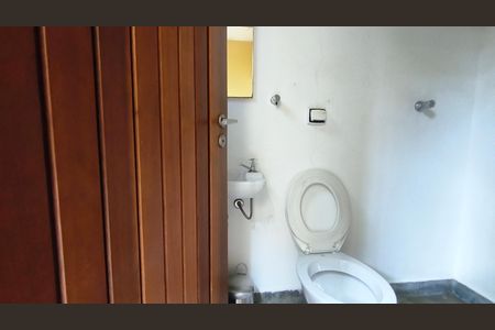 Casa à venda com 200m², 4 quartos e 2 vagasBanheiro de Serviço