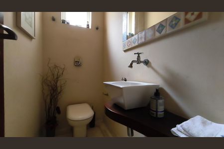 Casa à venda com 200m², 4 quartos e 2 vagasLavabo