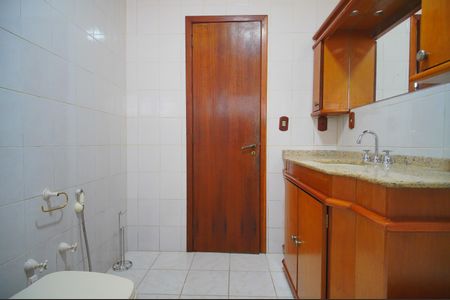 Casa para alugar com 415m², 4 quartos e 3 vagasBanheiro da Suíte