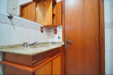 Casa para alugar com 415m², 4 quartos e 3 vagasBanheiro Social