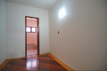 Casa para alugar com 415m², 4 quartos e 3 vagasCloset da suíte