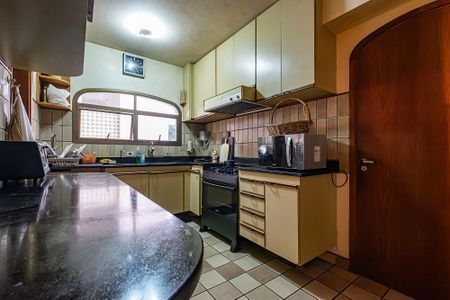 Apartamento à venda com 185m², 2 quartos e 2 vagasCozinha