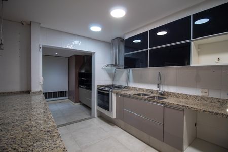Apartamento para alugar com 171m², 3 quartos e 3 vagas Apartamento para alugar com 171m², 3 quartos e 3 vagasCozinha