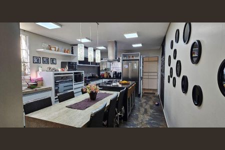 Casa à venda com 4 quartos, 376m² em Santa Maria, São Caetano do Sul