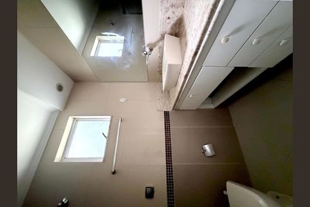Casa de condomínio à venda com 289m², 3 quartos e 2 vagas Casa de condomínio à venda com 289m², 3 quartos e 2 vagasBanheiro da Suíte 1