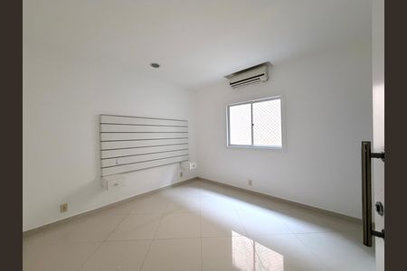 Casa de condomínio à venda com 289m², 3 quartos e 2 vagas Casa de condomínio à venda com 289m², 3 quartos e 2 vagasSuíte 3