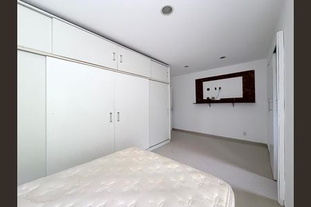 Casa de condomínio à venda com 289m², 3 quartos e 2 vagas Casa de condomínio à venda com 289m², 3 quartos e 2 vagasSuíte 1