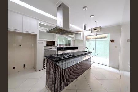 Casa de condomínio à venda com 289m², 3 quartos e 2 vagas Casa de condomínio à venda com 289m², 3 quartos e 2 vagasCozinha