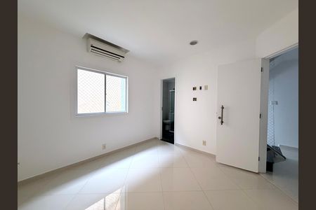 Casa de condomínio à venda com 289m², 3 quartos e 2 vagas Casa de condomínio à venda com 289m², 3 quartos e 2 vagasSuíte 3