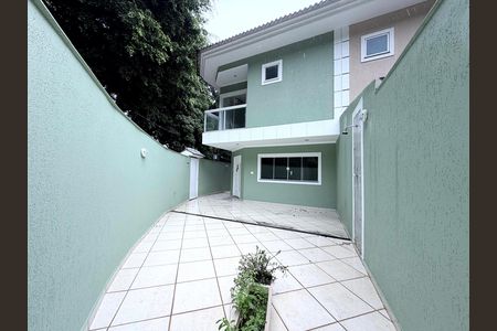 Casa de condomínio à venda com 289m², 3 quartos e 2 vagas Casa de condomínio à venda com 289m², 3 quartos e 2 vagasÁrea externa