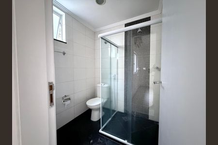 Casa de condomínio à venda com 289m², 3 quartos e 2 vagas Casa de condomínio à venda com 289m², 3 quartos e 2 vagasBanheiro da Suíte 3