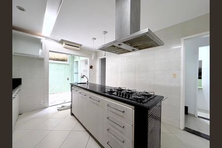 Casa de condomínio à venda com 289m², 3 quartos e 2 vagas Casa de condomínio à venda com 289m², 3 quartos e 2 vagasCozinha