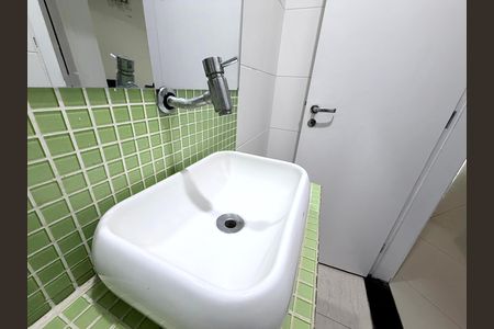 Casa de condomínio à venda com 289m², 3 quartos e 2 vagas Casa de condomínio à venda com 289m², 3 quartos e 2 vagasBanheiro social