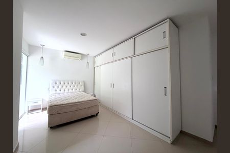 Casa de condomínio à venda com 289m², 3 quartos e 2 vagas Casa de condomínio à venda com 289m², 3 quartos e 2 vagasSuíte 1