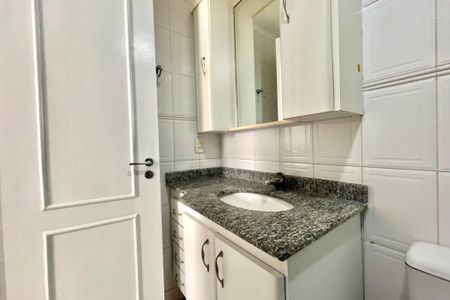 Apartamento à venda com 85m², 2 quartos e 2 vagasBanheiro da Suíte