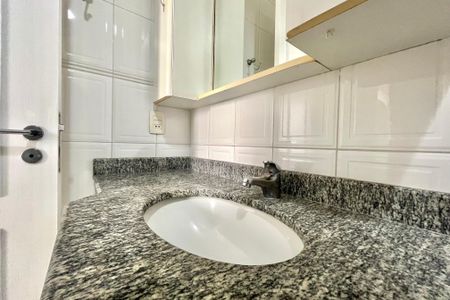 Apartamento à venda com 85m², 2 quartos e 2 vagasBanheiro da Suíte