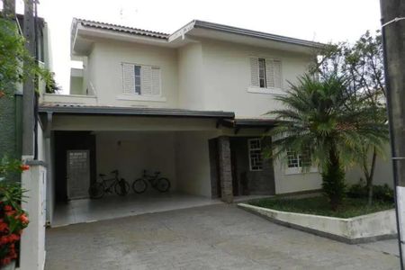 Casa de condomínio à venda com 250m², 3 quartos e 4 vagas