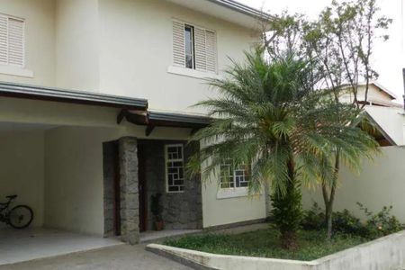 Casa de condomínio à venda com 250m², 3 quartos e 4 vagas